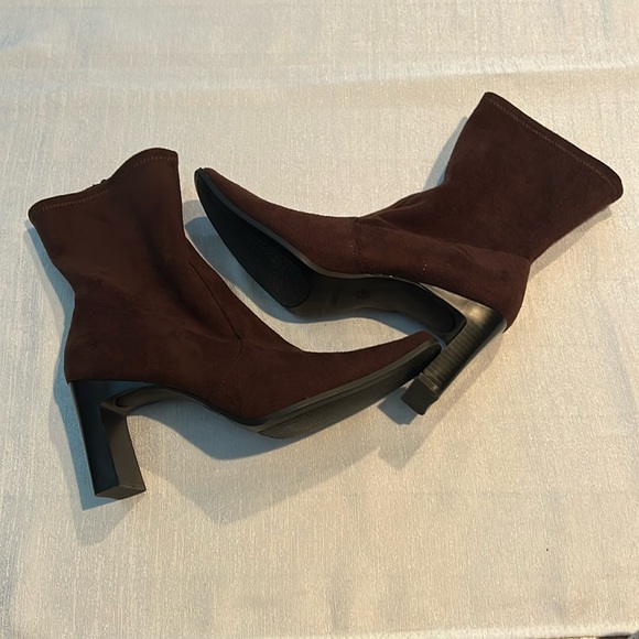 Predictions Women’s Brown Ankle Heeled Boots w/ square heel Size 8.5 Preowned - Picture 5 of 16